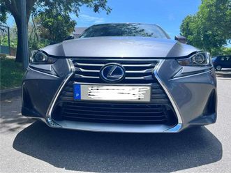 lexus is 300h, cx. a., 243cv
