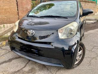 tiyota iq sol unico proprietario