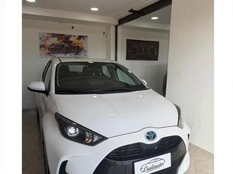 toyota yaris 1.5 hybrid 5 porte active