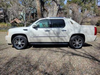 2007 cadi escalade ext awd peal white