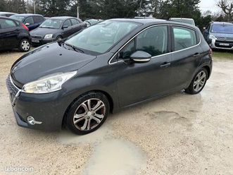 peugeot 208 1.6 hdi 92cv pack allure 1ere main 5 portes 5 places 5990e revise garantie