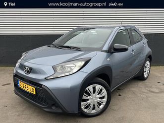 toyota aygo x - 1.0 vvt-i mt play navigatie apple carplay/android auto, achteruitrij camera, adaptieve cru