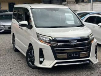 toyota noah - 2020