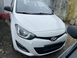 eine schöne hyundai i20 aus. bj 02 .14 coupé