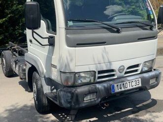 lot de 2 nissan cabstar