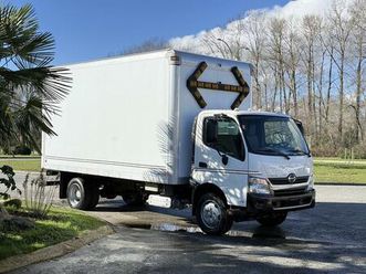 used 2014 hino 195 16-foot cube van with whelen traffic advisor