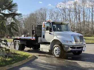 used 2017 international 4300 cummins hook lift 16-foot roll-off flat deck truck