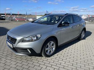volvo v40 2,0 i t4 140kw awd crosscountr