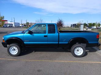 1998 chevrolet s10 4x4 ls zr2 /low kms /new full body paintjob