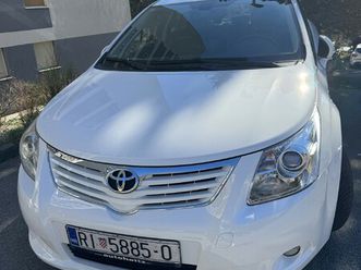 toyota avensis 2009.