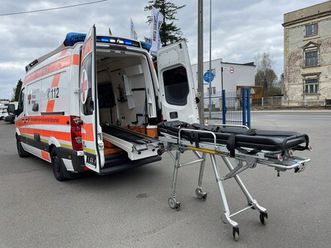 volkswagen crafter karetka ambulans wyposażony