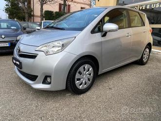 toyota verso-s 1.3 mt active neopatentati!!!