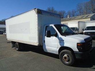 2013 ford e350 15’ box truck