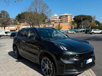 lynk&co 01 nera plug-in