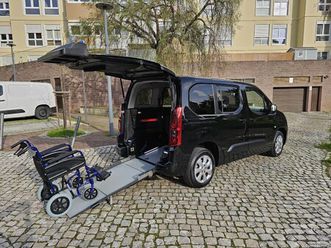 opel combo 1.5 d com rampa para cadeira rodas / mobilidade reduzida julho/21