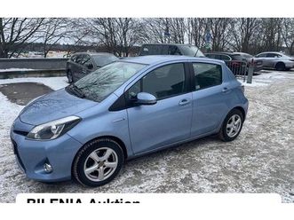 toyota yaris hybrid e-cvt active automat låg mil