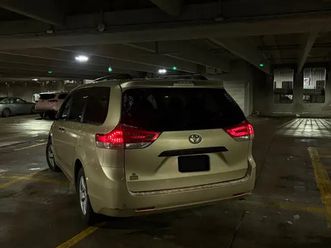 2011 toyota sienna ce