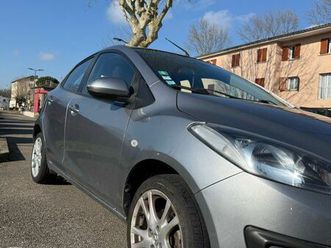 vendre mazda 2,distribution faite,révision fait, embrayage fait