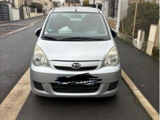 je vends ma daihatsu cuore, une berline compacte et économique
