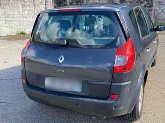 véhicule renault scenic 2