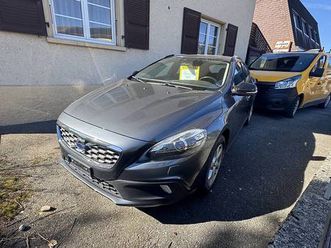 à vendre volvo v40 cross country 4x4, en très bon état. canton fribourg