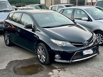toyota auris 1.8 h 5p lounge
