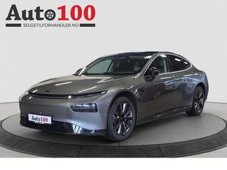 performance awd // 470km, dynaudio, skinn, 360, ++