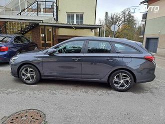 hyundai i30 wagon 1.6 crdi 116 premium. kamera. navigacija