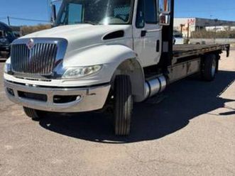 2018 international 4300 flatbed truck