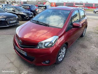 toyota yaris 1.3 vvt-i pack lounge couleur bordo