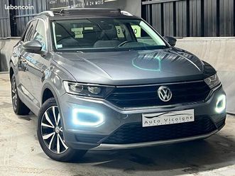 volkswagen t-roc style / 1.6 tdi 115 ch / toit ouvrant / carplay / gps / caméra / sièges chauffants / entretiens à jours