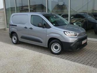 ② toyota proace city 1.5d 102pk carplay +camera +sensoren +car — camionnettes & utilitaires — 2ememain