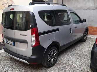 dokker stepway 1.5 blue dci wow s