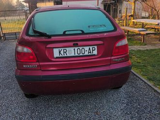 renault megane 2000. 183.000km, i.vlasnik, garaziran, registriran godinu dana