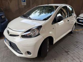 toyota aygo 1.0 12v vvt-i 5 porte active connect del 2012 usata a genova