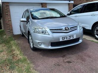 toyota, auris, hatchback, 2011, manual, 1329 (cc), 5 doors