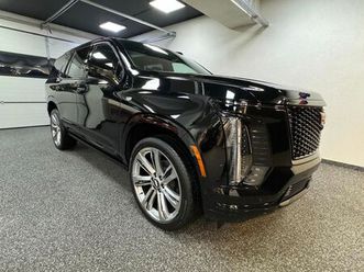 2026 escalade sport platinum 6.2 v8-hud-night v