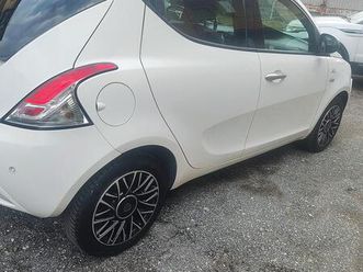 lancia ypsilon 1.3 mjt 16v 95 cv 5 porte s&s plati