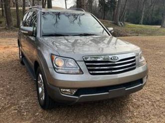 2009 kia borrego v8 4wd - 113k miles - tow package + mobility scooter