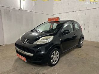 peugeot 107 1.2 i 68ch modèle urban seulement 82.000km radio bluetooth direction assistée prête à partir