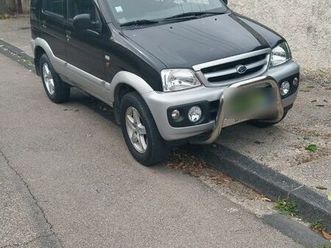 vends voiture 4x4 daihatsu