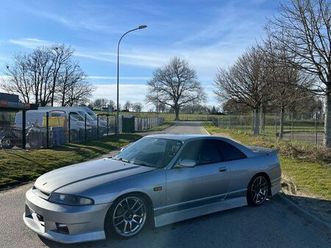nissan skyline r33