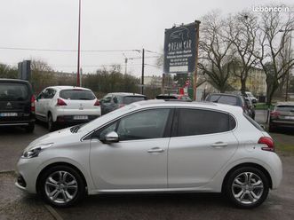 peugeot 208 1.2 110ch allure , 98000 km distribution ok etat neuf