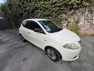 lancia ypsilon 1.2 8v gold ecochic gpl perfetta.