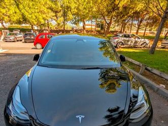 superbe tesla modèle 3