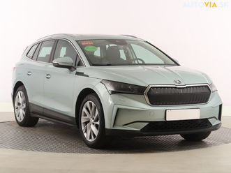 skoda enyaq iv 80 82 kwh digi klim,a virtualní kokpit za 23 900 €