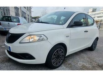 lancia ypsilon 1.2 69 cv 5 porte gpl ecochic plati