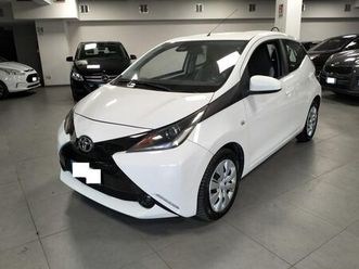 aygo 5p 1.0 x-play my15 km 74000!