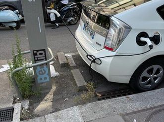 prius plug in