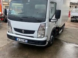 petit camion utilitaire renault maxity caisse fourgon hayon isotherme